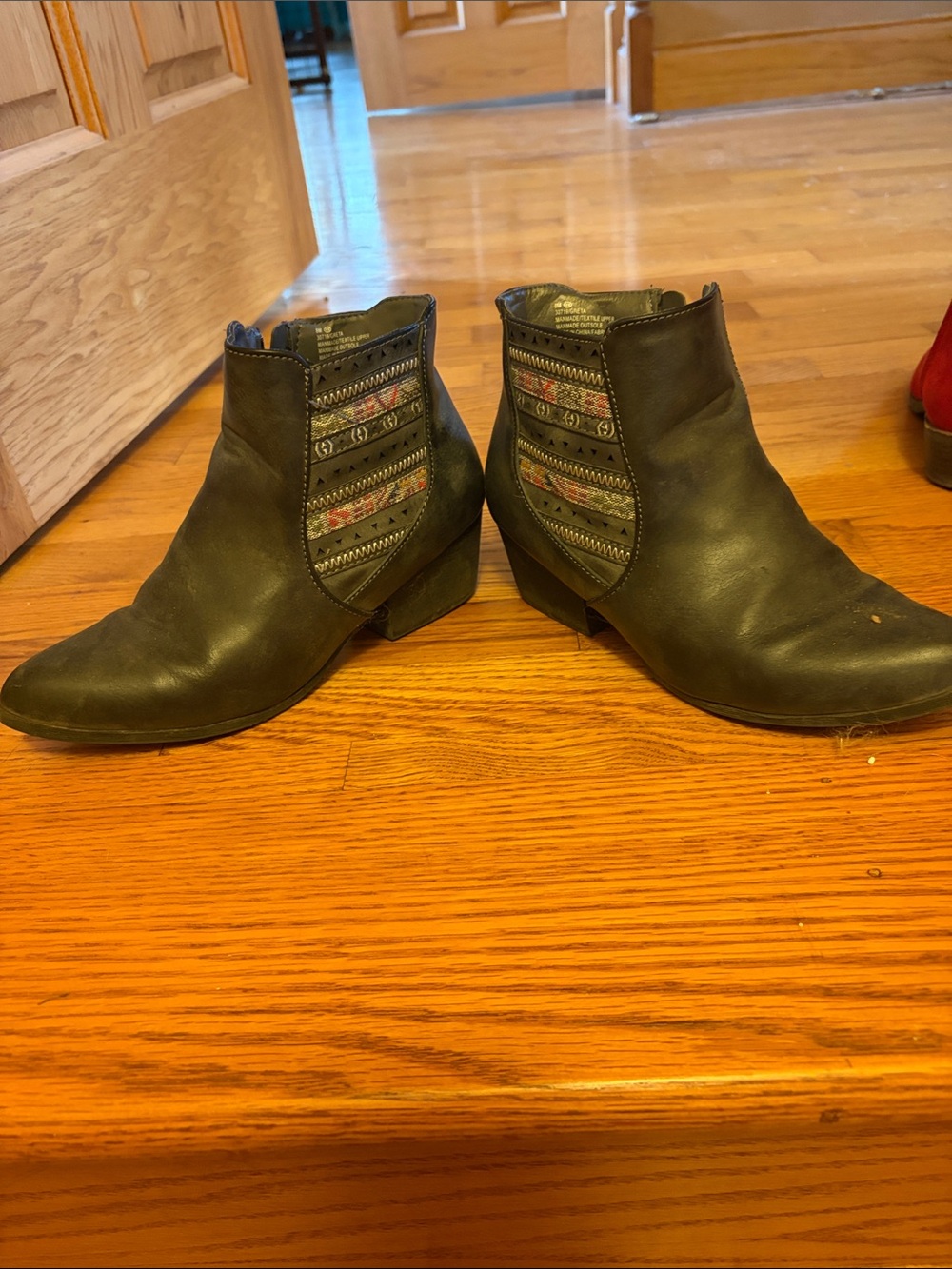 Women's Ankle Boots with Embroidered Side Panels -gray